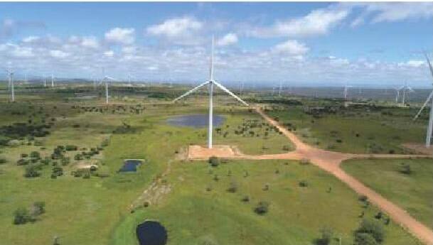 Vista aérea do Parque Eólico Serra das Vacas, com aerogeradores sobre a vegetação